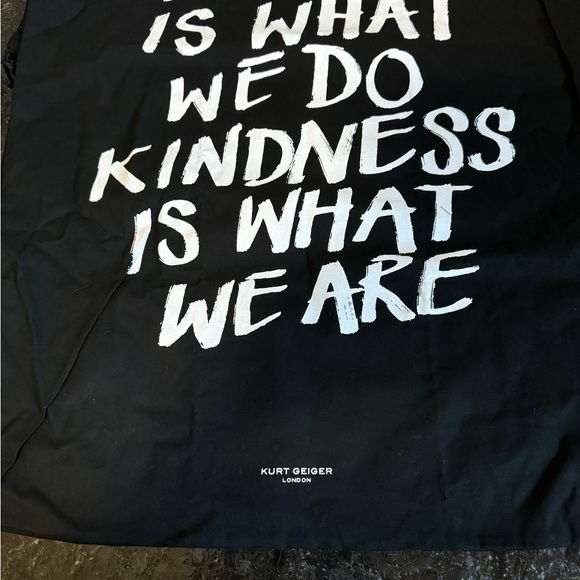 Kurt Geiger London
Medium Vinyl Rainbow Shimmer Southbank Tote - Picture 7 of 7